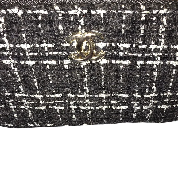 Chanel Black Tweed Crossbody Bag. New In The Box. - Picture 4 of 14